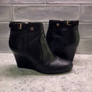Tory Burch Milan Black Leather wedge calf/ ankle bootie Gold T Logo size 7.5